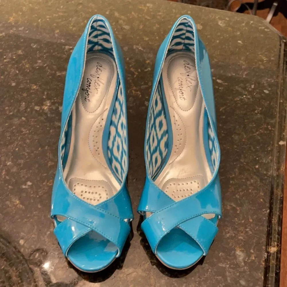 DexFlex Sz 8W Tiffany Blue Patent Espadrilles